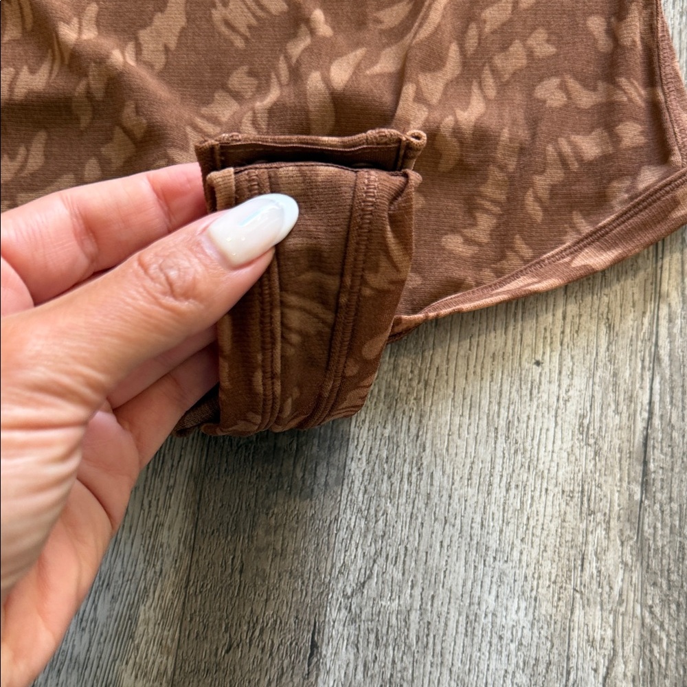 SKIMS sheer Bodysuit in Brown Pattern - Picture 4 of 6